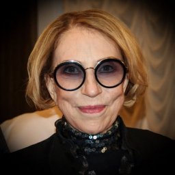 Инна Чурикова попала в реанимацию после падения со сцены