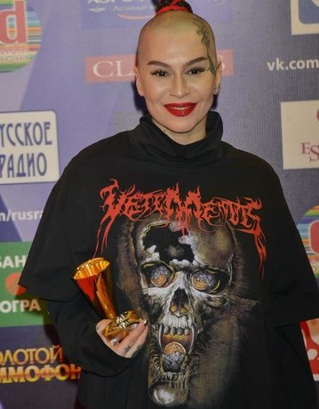 Наргиз Закирова сыграла свадьбу с любовником, который младше ее на 12 лет