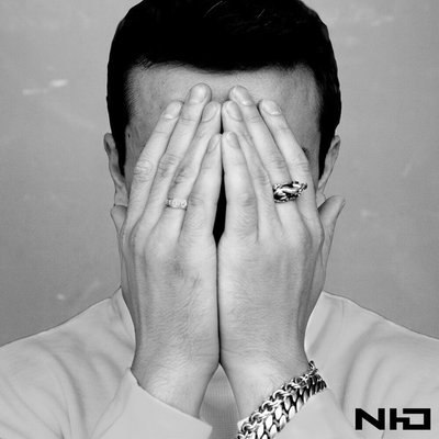 Рецензия: NЮ - «Жизнь д». Пацаны мечтали не об этом Рецензия: NЮ - «Жизнь д». Пацаны мечтали не об этом