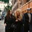 Тони Колетт получает в наследство криминальную империю в трейлере &laquo;Mafia Mamma&raquo;