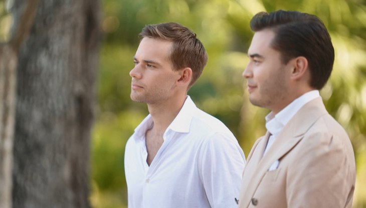 Первый поцелуй в новом сезоне шоу &laquo;Холостяк&raquo;: кого соблазнил миллионер Александр Гранков