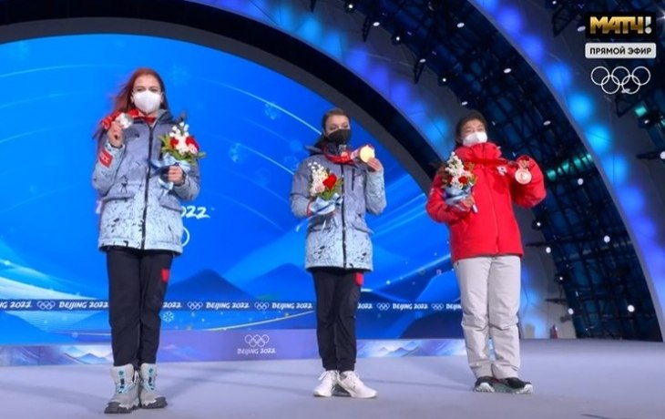 Трусова справилась с истерикой, а Щербакова смогла насладиться моментом: награждение фигуристок