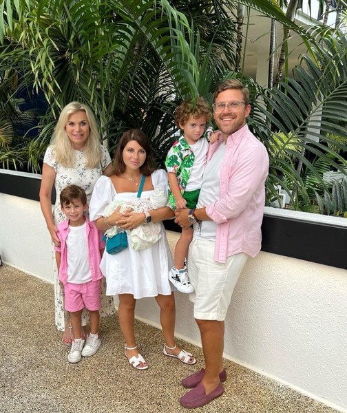 У знаменитой бабушки теперь трое внуков