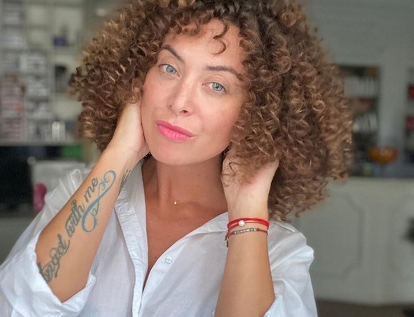 Трогательно до слез! Наталья Фриске показала, как родители собирают кроватку для будущей внучки