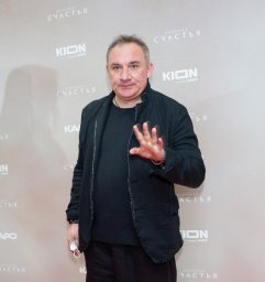 Распрощался с Голубкиной, поссорился с Леонидовым и отказался от дочки. Страсти Николая Фоменко