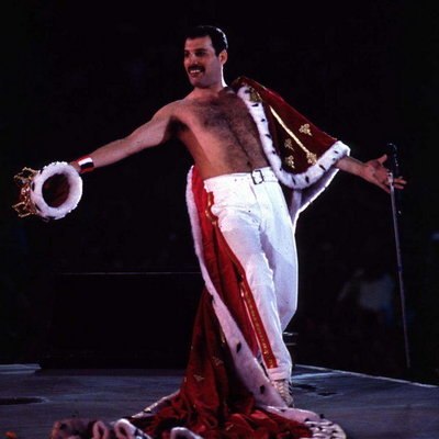 Мантия, корона, стихи и картины из коллекции Фредди Меркьюри уйдут с молотка