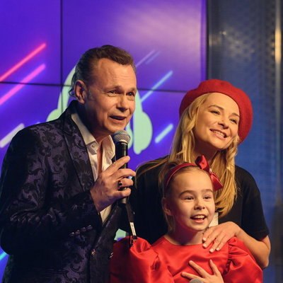 Владимир Лёвкин дал «Семейный» концерт с дочкой и женой (Видео) Владимир Лёвкин дал «Семейный» концерт с дочкой и женой (Видео)