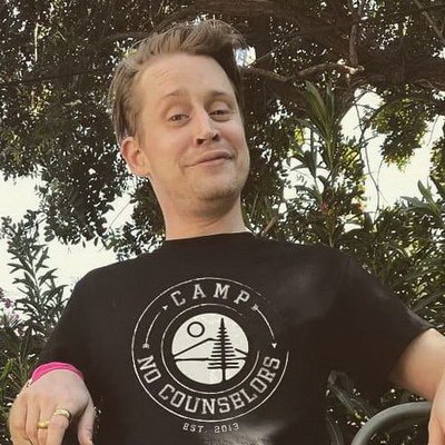 Маколей Калкин и Даниэль Брюль снимутся в фильме о вирусе-убийце богачей