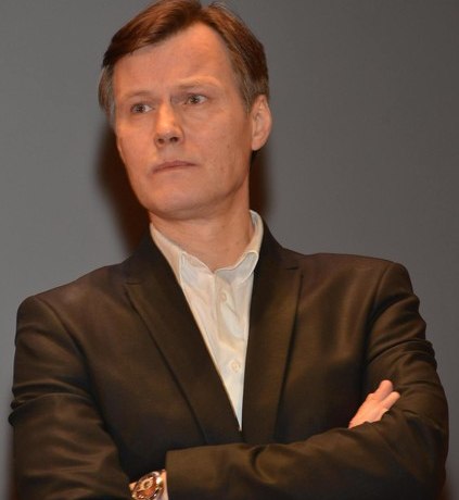 Муж Меньшовой Игорь Гордин: «Три года назад продал машину — мне некуда на ней ездить» Муж Меньшовой Игорь Гордин: «Три года назад продал машину — мне некуда на ней ездить»