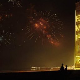 История любви переплетается с магией кино в трейлере &laquo;Империи света&raquo;