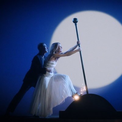 Ванесса Паради станцевала под луной и звездами с Этьеном Дао