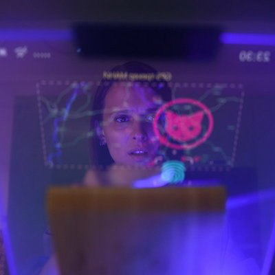 Искусственный интеллект управляет Любовью Аксеновой и Кириллом Кяро в трейлере &laquo;Соцсетей&raquo;