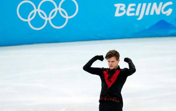 Евгений Семененко впервые вышел на лед после страшной травмы