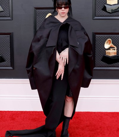 Когда брендовые платья выглядят как обноски. Звезды на церемонии Grammy-2022