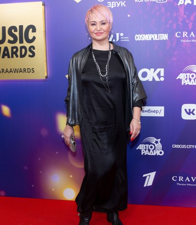 &laquo;Инопланетянин&raquo; швырнул вставную челюсть в Катю Лель, которая жаловалась на похищение зубов НЛО