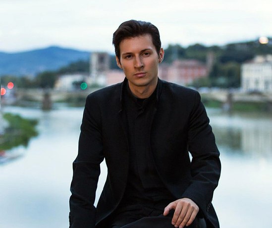 &laquo;Уехал и не собирается возвращаться&raquo;: Павел Дуров просит не называть его российским миллиардером