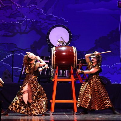 Лисы победили демонов при помощи японских барабанов в постановке &laquo;Море синего леса&raquo;