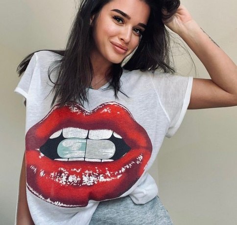 Ксения Бородина отправила старшую дочь к отцу и оттянулась на вечеринке