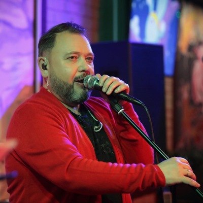 Марат Фидель призывает звякать и хрустеть в новом &laquo;застольном&raquo; сингле