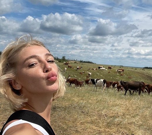 &laquo;Русским быть не стыдно!&raquo;: Настя Ивлеева отреагировала на колонку журналиста в New York Times