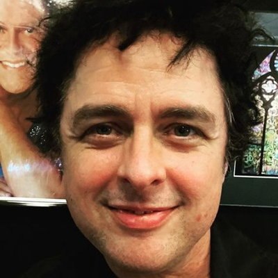 Фронтмен Green Day заявил об отказе от гражданства США из-за абортов Фронтмен Green Day заявил об отказе от гражданства США из-за абортов