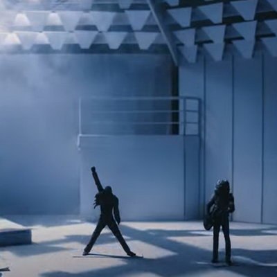Queen показали архивные видео в клипе &laquo;Face It Alone&raquo;