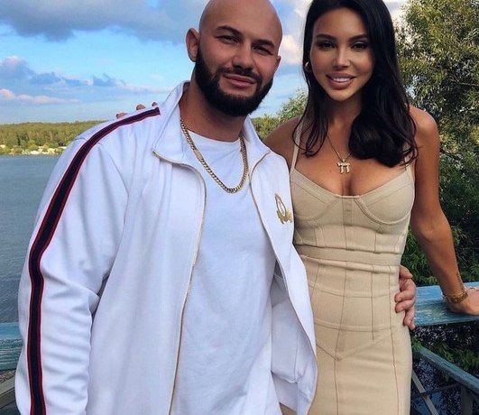 Оксана Самойлова и Джиган переехали в шикарный особняк