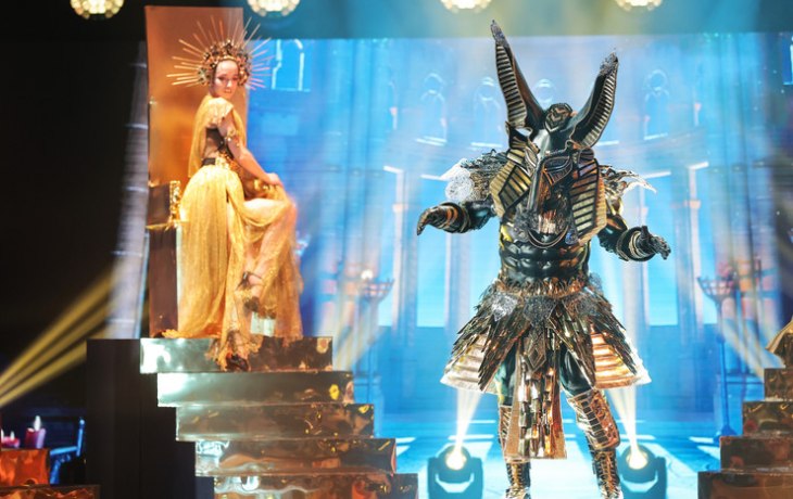 Обаятельным Анубисом из шоу &laquo;Маска&raquo; оказалась хрупкая певица