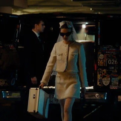 &laquo;Моя Мишель&raquo; спланировала идеальное преступление в клипе &laquo;Снегири&raquo;