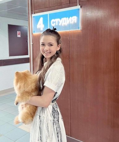 Огромный медведь от Вани Дмитриенко и закрытая вечеринка. Камила Валиева отметила день рождения