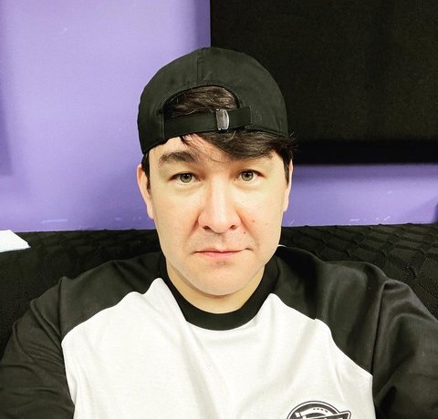 Мусагалиев о поцелуе Дорохова: &laquo;Первый раз увидел это на сцене, в моих руках было состояние страны&raquo;