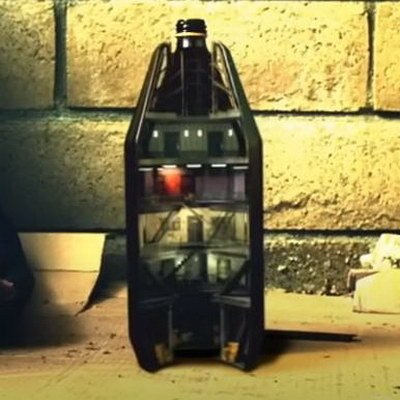 Эминем показал мир в пустой бутылке в клипе &laquo;Crack a Bottle&raquo;