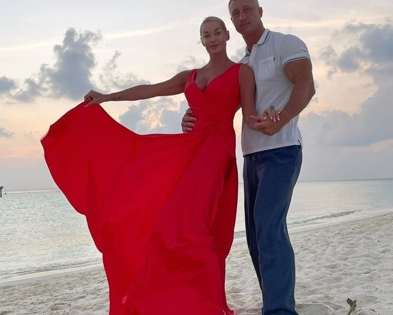 Бывший любовник Волочковой: &laquo;Я Настю от алкоголя избавил на время отдыха. Потом ее опять понесло&raquo;