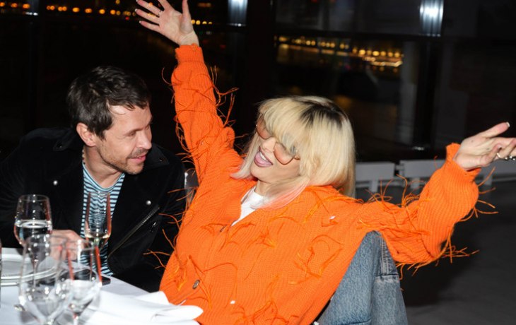 Расторгуев оправдывает Бейонсе, Дерявянко милуется с новой пассией: звезды повеселились на закрытой 