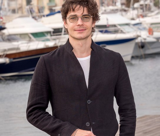 Ушел из театра ради кино, развелся с Яной Сексте и женился на Боярской. Триггеры Максима Матвеева