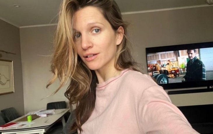 Ставшая мамой Женя Малахова оказалась в инвалидной коляске