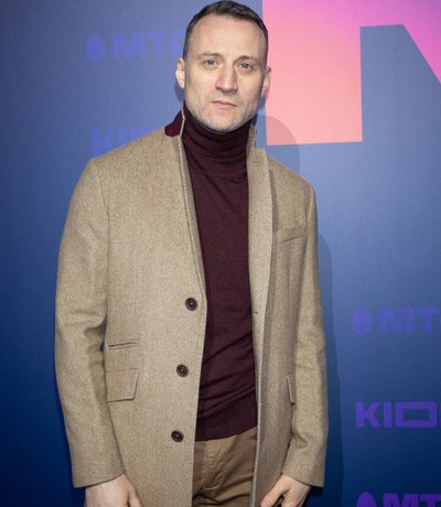 Белый: &laquo;Да, я уехал и ушел из МХТ. Скрипя зубами, доиграл в театре, и вырвал его из себя с кровью&raquo;