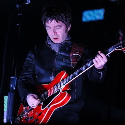 Гитара, положившая конец группе Oasis, продана на аукционе Гитара, положившая конец группе Oasis, продана на аукционе