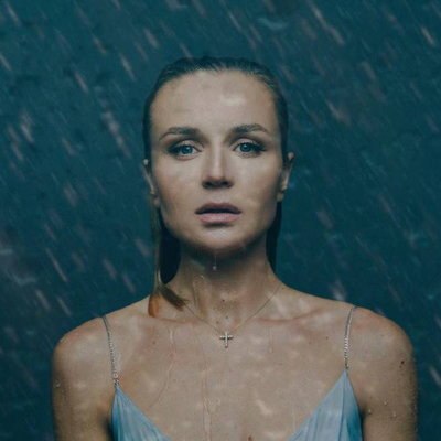 Полину Гагарину омыла живая «Вода» Полину Гагарину омыла живая «Вода»