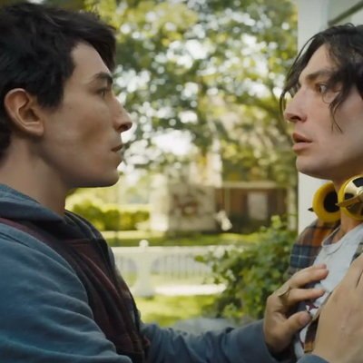 Эзра Миллер встречается сам с собой и своим прошлым в трейлере &laquo;Флэша&raquo;