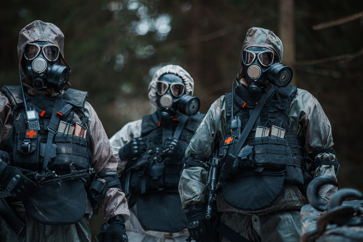 Героям придется скрываться и от военных, и от спасающихся мирных жителей