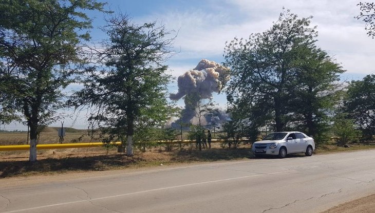 &laquo;Пока не поздно, мама&raquo;: туристы в панике бегут с пляжей после взрывов в Крыму &ndash; видео