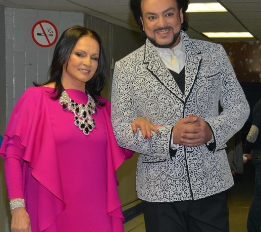 Киркоров назвал Ротару смелым лебедем, а Петросян резво плещется в море. Что нового у звезд?