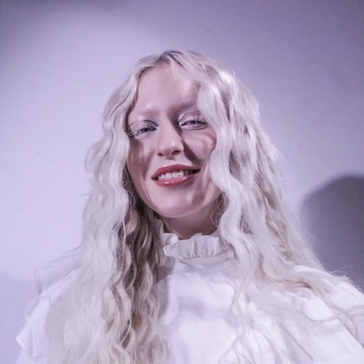 Тося Чайкина выпускает новый клип на песню &laquo;Комната&raquo;