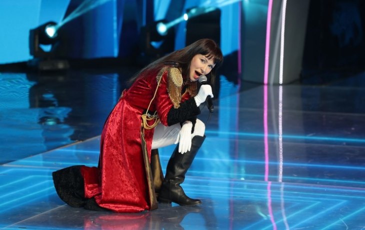 Вылетевшая из шоу &laquo;Маска&raquo; Нонна Гришаева: &laquo;Я упала со сцены, сильно ушиблась, пришлось срочно все ме