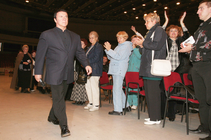 Толпы людей считали врача гением