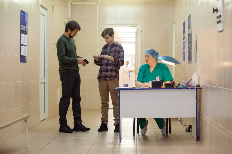 У Ольги и Кирилла тринадцатилетний сын Петька, которого сыграл Данил Слуцкий