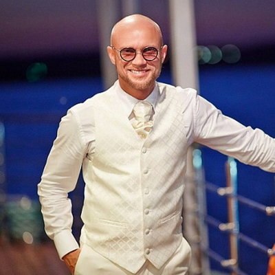 Дмитрий Хрусталёв прочтет «Дворец на троих, или Признание холостяка» в Еврейском музее Дмитрий Хрусталёв прочтет «Дворец на троих, или Признание холостяка» в Еврейском музее