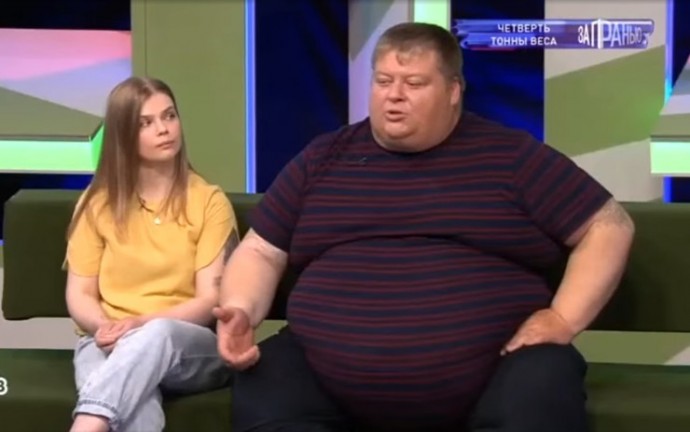 &laquo;Боюсь, что задавлю жену&raquo;: 260-килограммовый Александр не может нормально жить из-за огромного веса