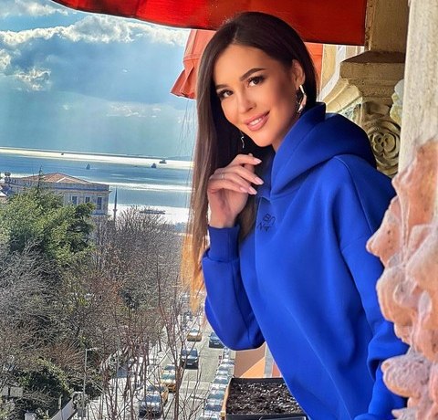 Анна Бузова дала совет, как побороть тревогу, а жена Моргенштерна показала округлившийся живот. Соцс